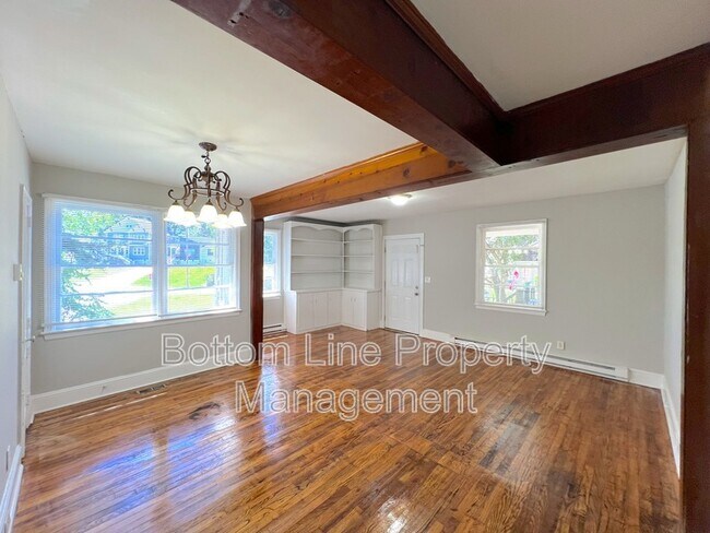 Building Photo - 3141 Columbus Cir