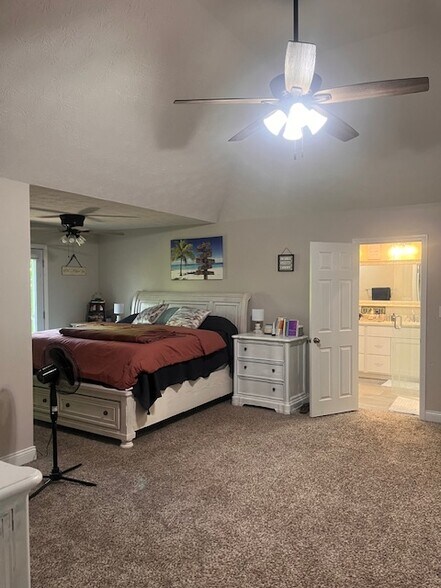 Building Photo - 102 Pineland Ln