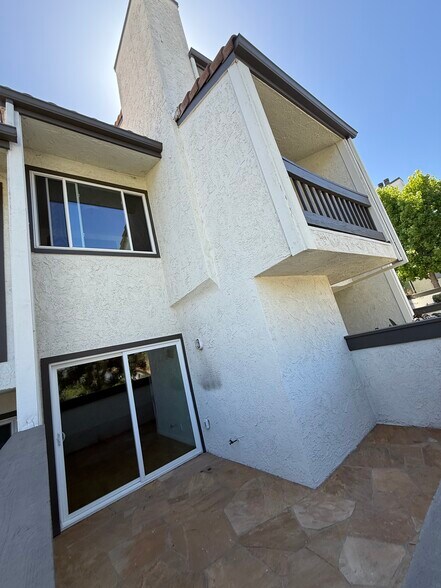 Building Photo - 1758 Palisades Dr
