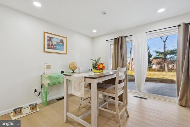 Building Photo - 127 Toledo Ln