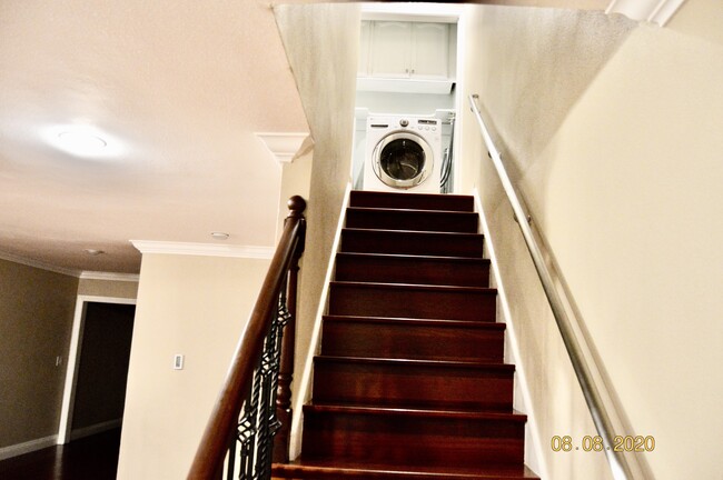 Building Photo - 5104 Westmont Ave