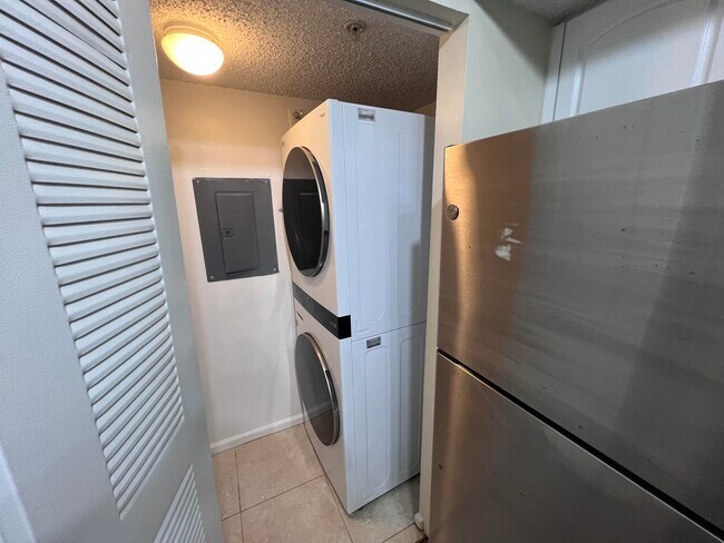 Building Photo - 284 Village Blvd