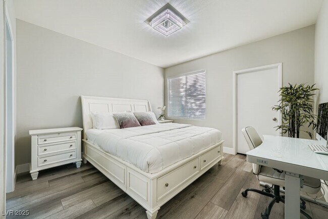 Building Photo - 9050 W Warm Springs Rd