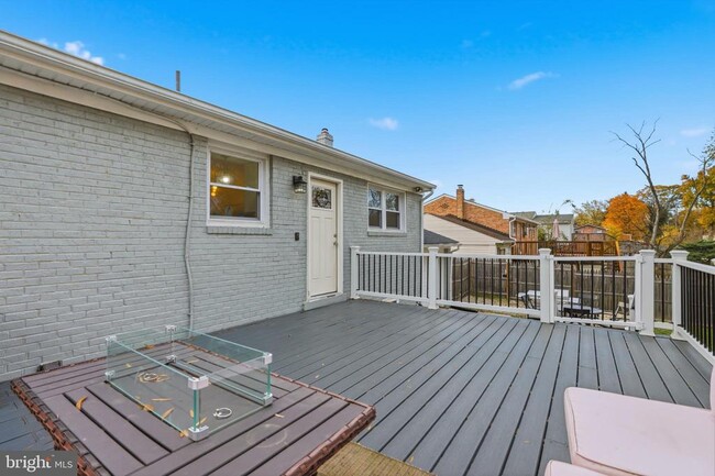 Building Photo - 6906 Berkshire Dr