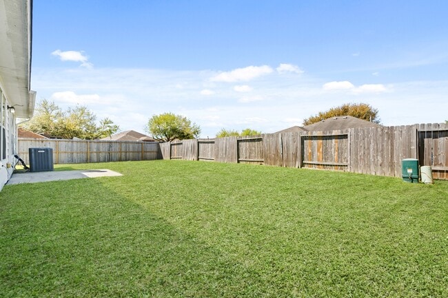 Building Photo - 23 N Golden Oak Dr