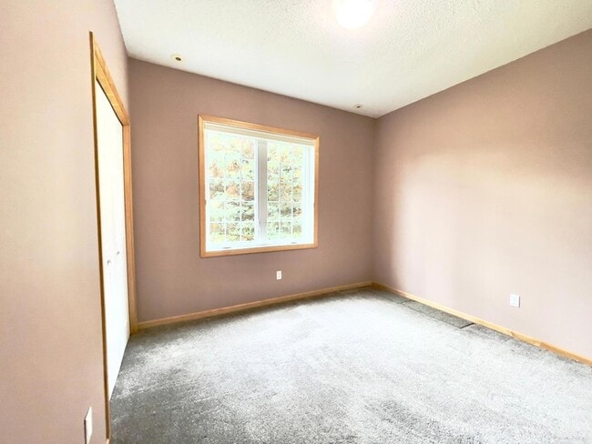 Building Photo - 12022 Vermillion St NE