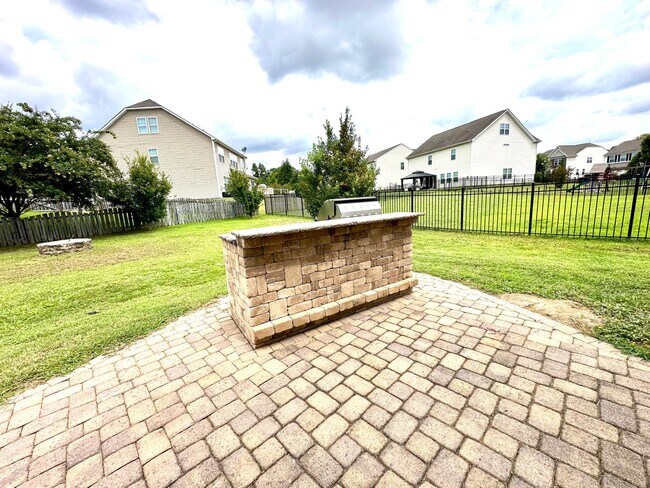 Building Photo - 8019 Kelburn Ln