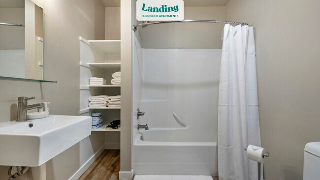 Building Photo - 4780 SE Milwaukie Ave