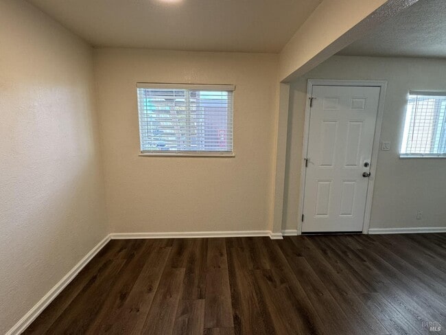 Building Photo - 1712 Arthur Ct