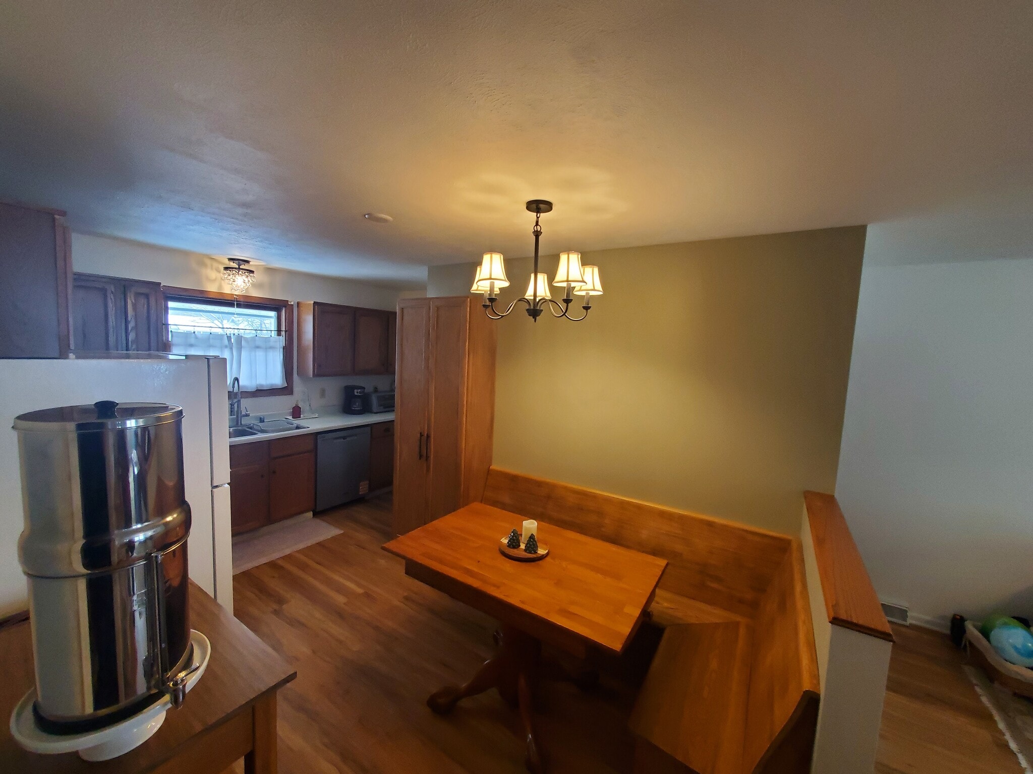 Dining Room (6’8” x 8’5”) - 822 Banker Rd