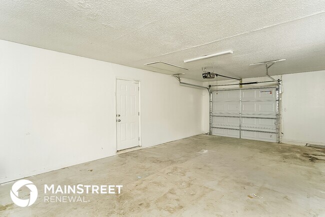Building Photo - 921 SW Gaitor Ave