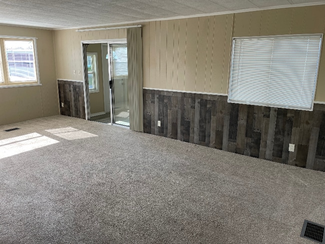 Building Photo - 3811 Midway Dr