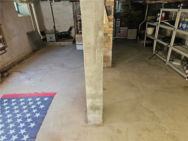 Building Photo - 10 Cherry St