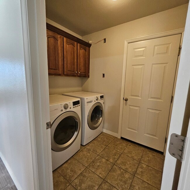 Building Photo - 550 McKissic Spring Rd