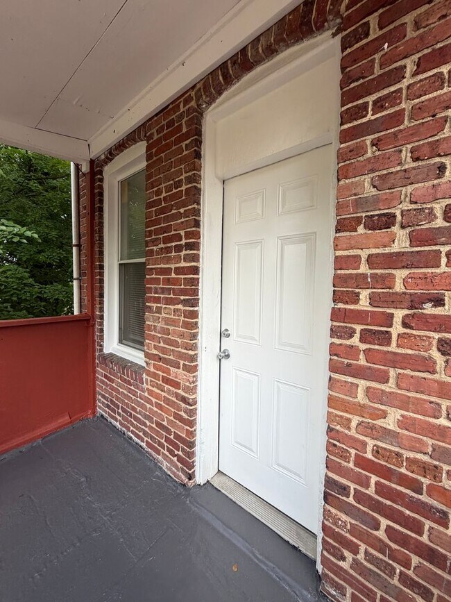 Building Photo - Large Wolcott Home Rent Ready
