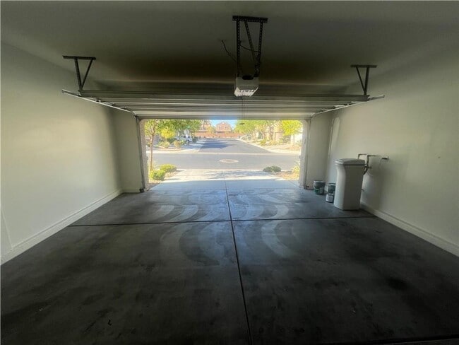 Building Photo - Move in Ready 2 Story 3 bedroom home SW