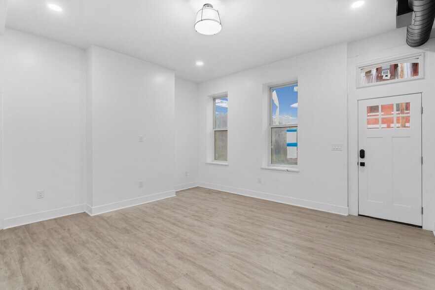 Living Room - 2035 Forbes Ave