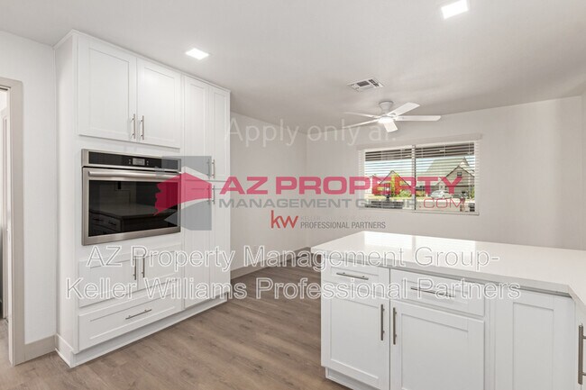 Building Photo - 7660 W Palmaire Ave