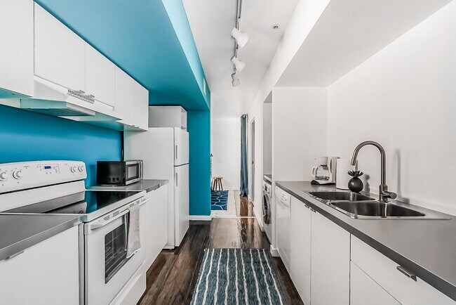 Building Photo - Containers on Grand