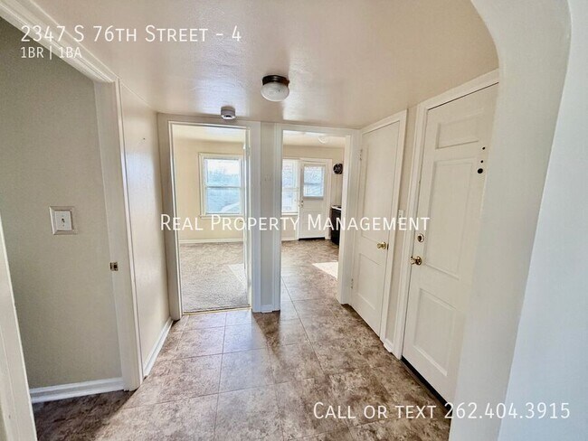 Building Photo - 2347 S 76th St