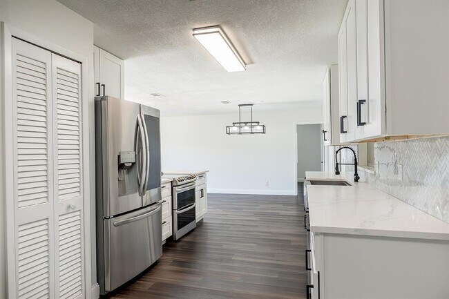 Building Photo - 3413 Bowman Dr