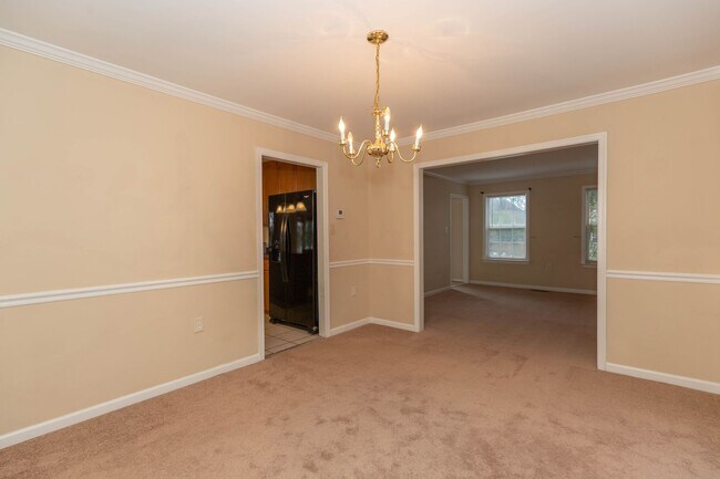 Building Photo - 4 bed, 2.5 bath Single Family Home in Char...