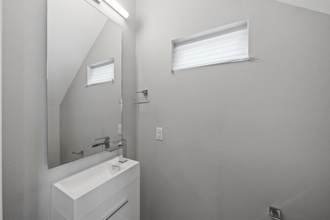 Building Photo - 2108 Tillery St