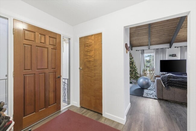 Building Photo - 401 Eastwood Dr