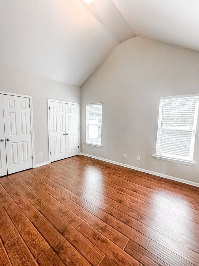 Building Photo - 3/2.5 Townhome in great Oakwood location