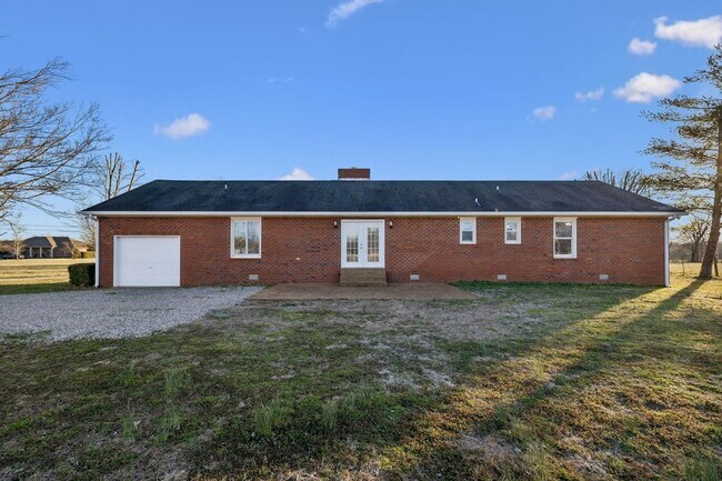 Building Photo - 353 Branham Mill Rd