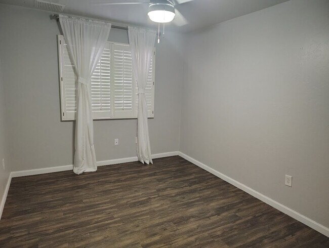 Building Photo - 9047 N Sanguine Dr