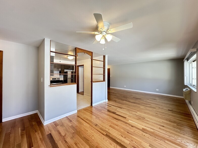 Building Photo - 1653 Oakwood Ave