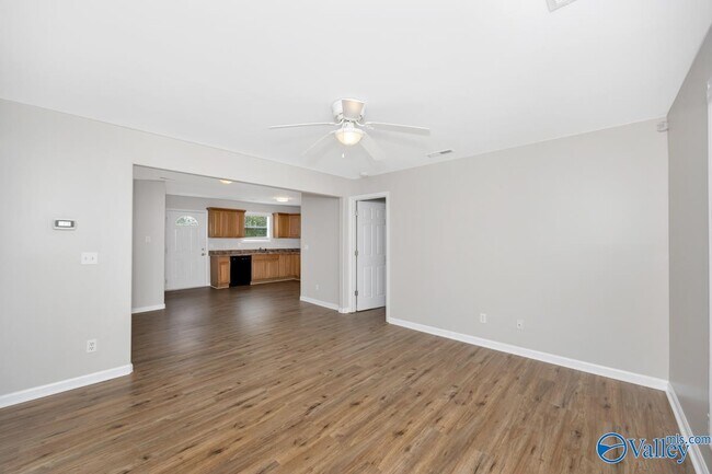 Building Photo - 800 Linwood Dr NW