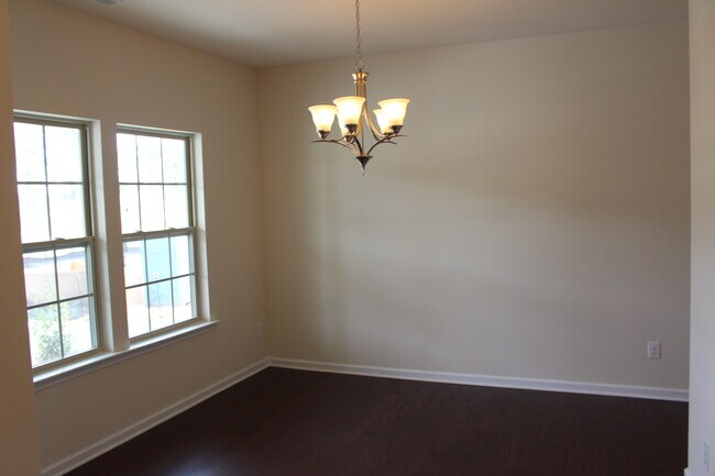 Building Photo - 113 Foxborough Ln