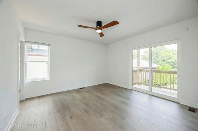 Building Photo - 823 N La Grange Rd