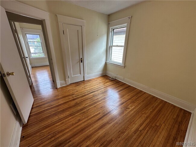 Building Photo - 394 Taunton Pl