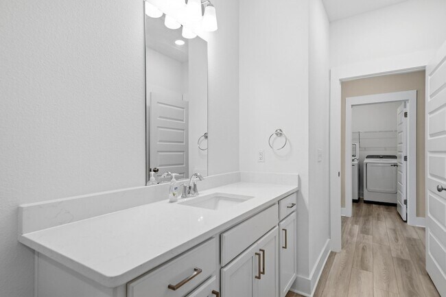 Building Photo - 201 Lyla Ln