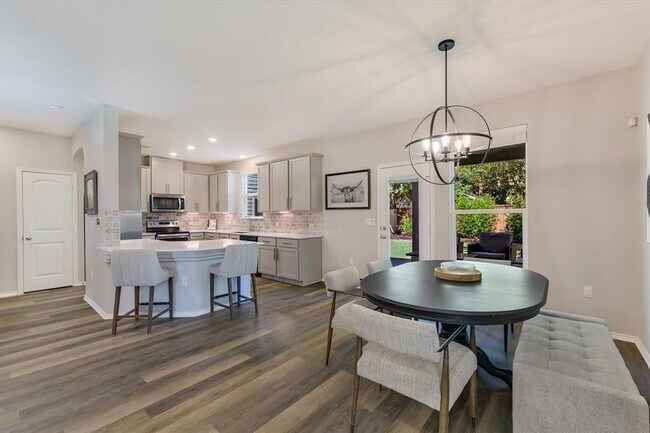 Building Photo - 9012 Golden Leaf Dr