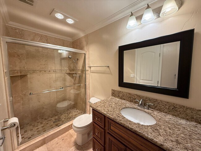 Building Photo - Beautiful 2 bedroom, 2 full bath condo in ...