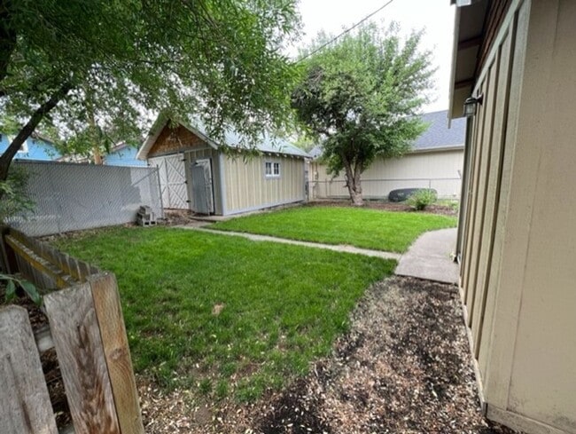 Building Photo - Classic Bungalow NW Bend