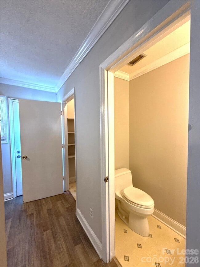 Building Photo - 7906 Oak Meadow Ct