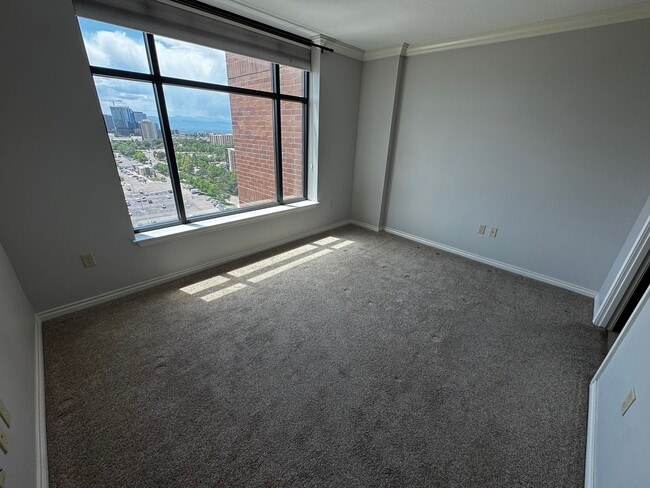 Building Photo - Penterra Plaza Condo with Amazing Panorami...