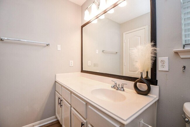 Building Photo - 20731 Rainmill Dr