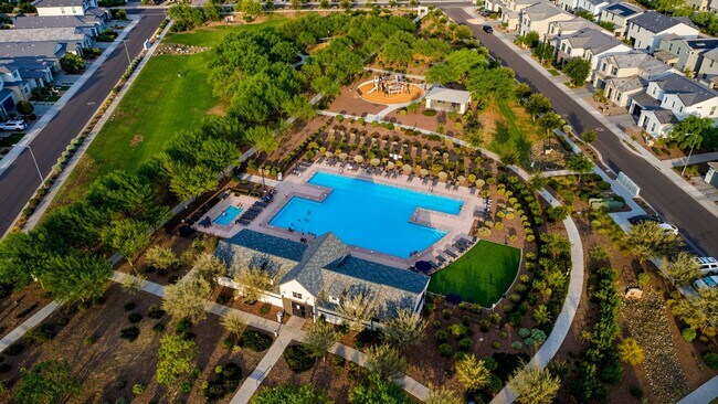 Building Photo - Professionally Designed, Fully Furnished townhome on one of Arabella’s Premium Lots | Scottsdale’...