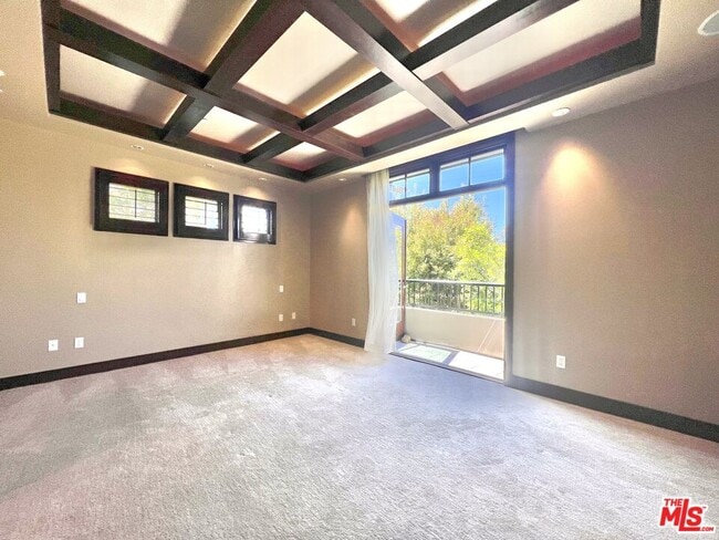 Building Photo - 10305 Almayo Ave
