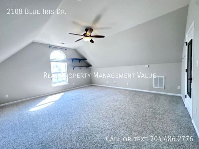 Building Photo - 2108 Blue Iris Dr