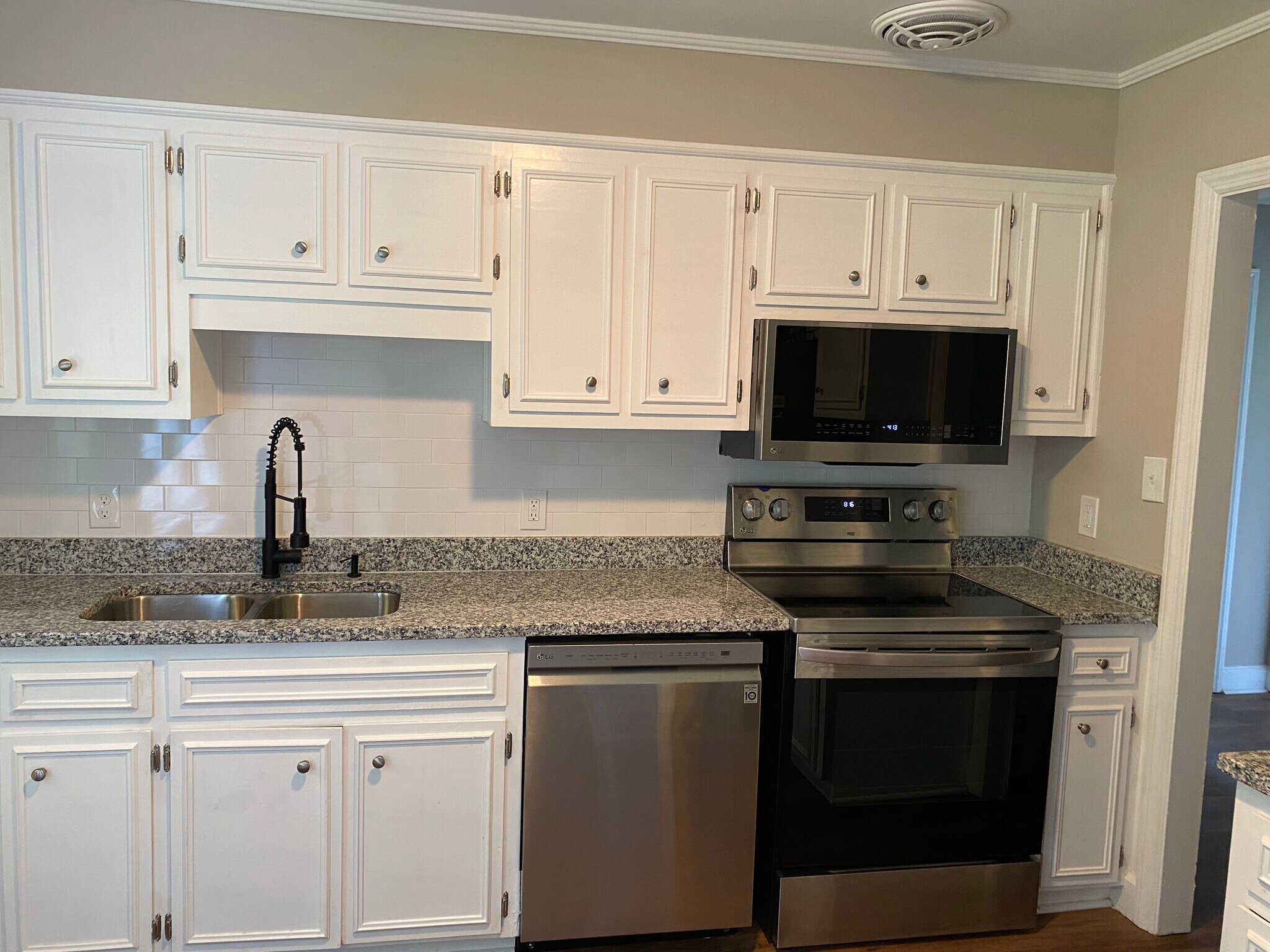 Building Photo - 844 Pierce Ave