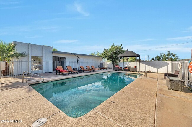 Building Photo - 4231 N 13th Pl