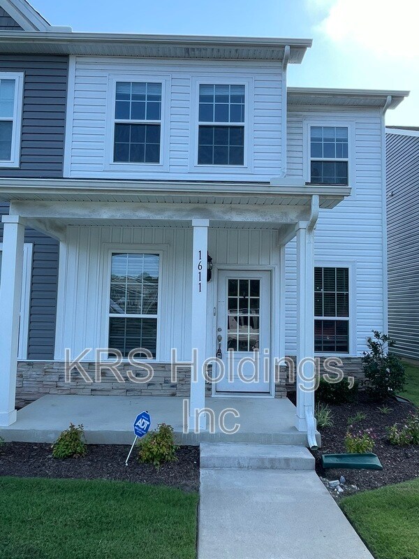 Primary Photo - 1611 Independence Blvd