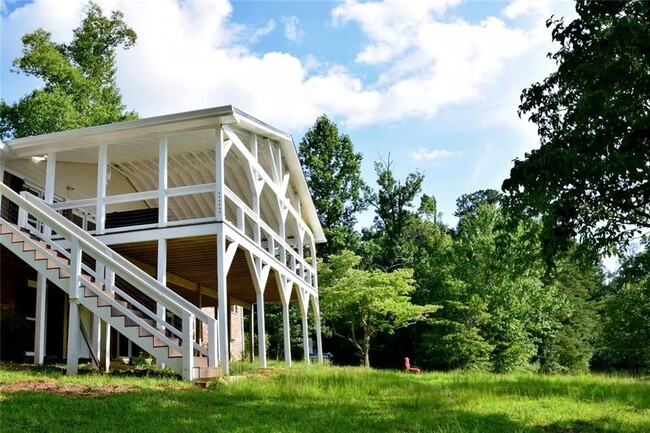 Building Photo - 2948 Legion Lake Rd